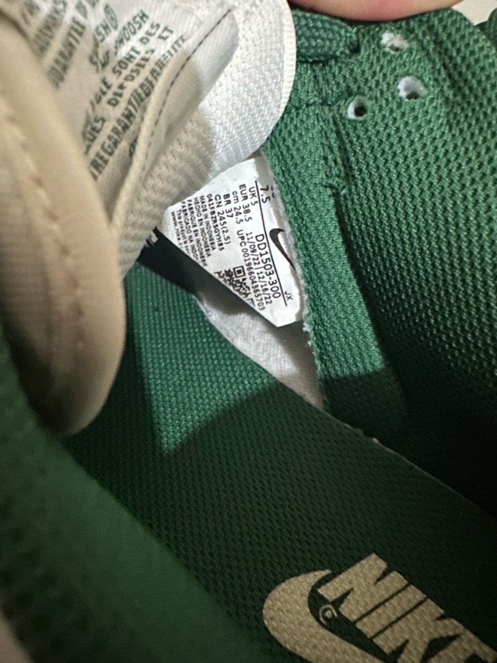Nike Dunks White, Green and Navy Low-Top Sneakers - Picture 5 of 6